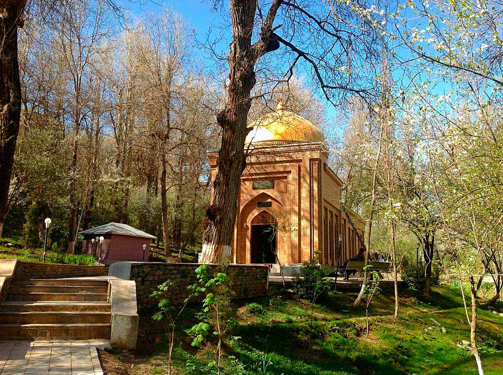 MAUSOLEUM OF UVAIS AL-KARANI