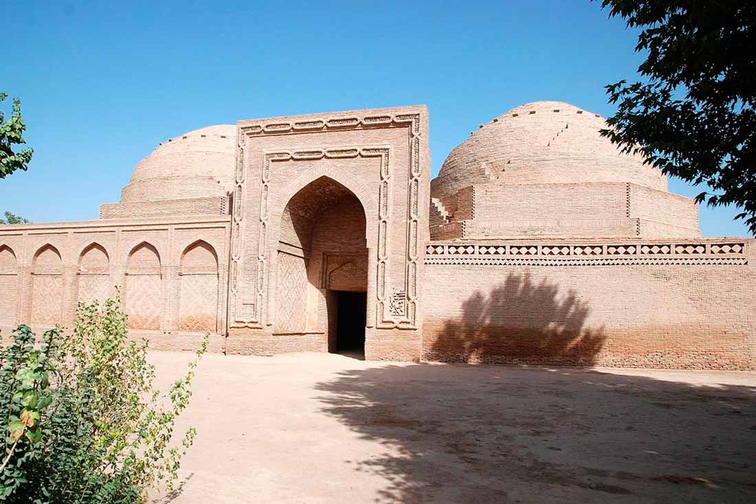 THE MAUSOLEUM OF KHOJA-MASHAD